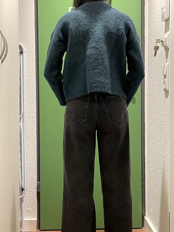 Dunkelgrüner Pullover