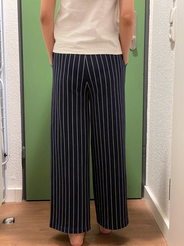 Blau lang gestreifte Cullotehose