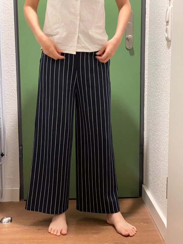 Blau lang gestreifte Cullotehose