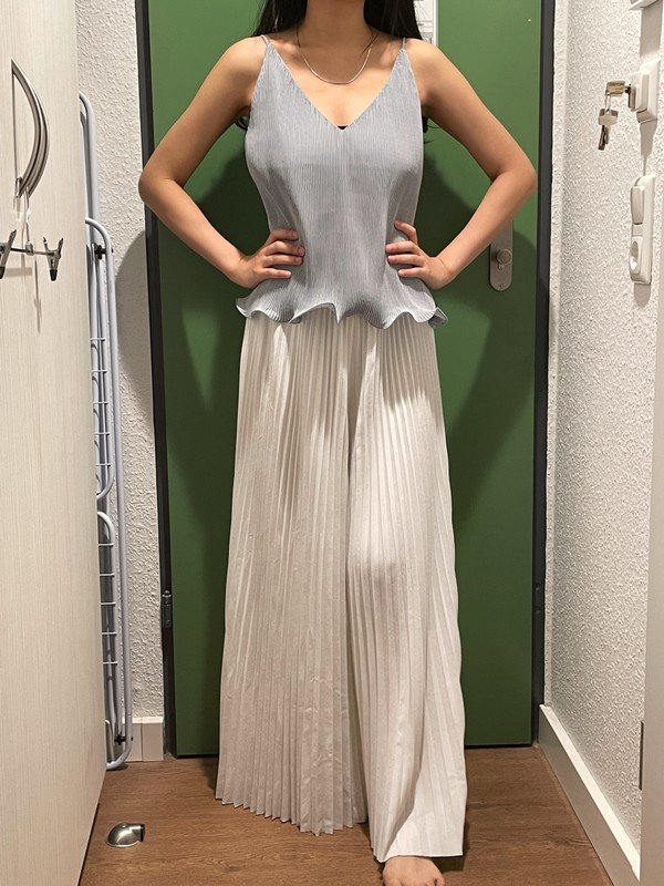 NEU Plissee-Slip-Top mit V-Ausschnitt