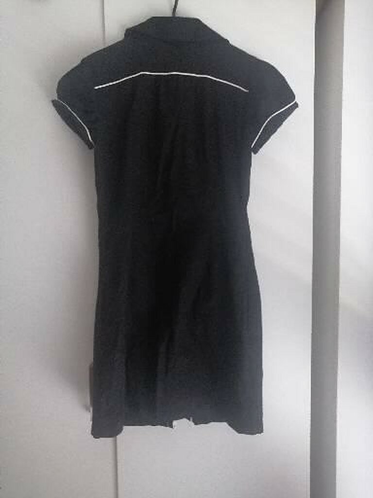 Mim schwarzer Kleid
