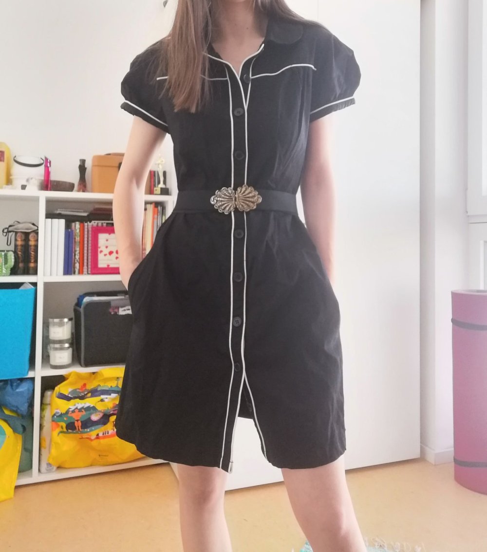 Mim schwarzer Kleid