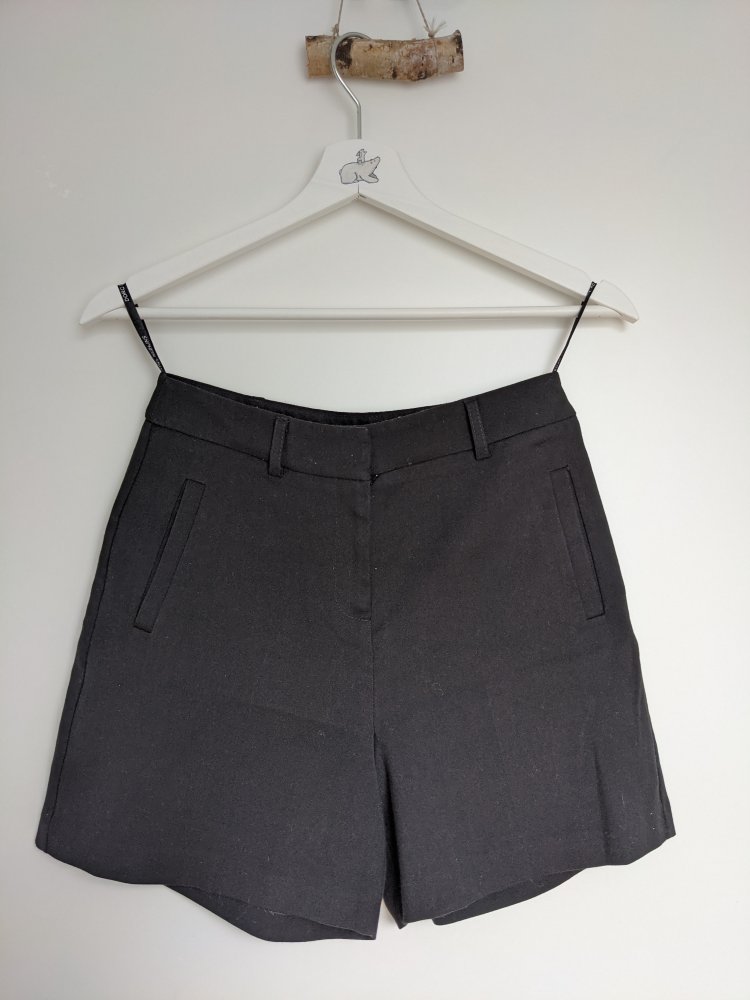 Schwarze Highwaist-Shorts von Dorothy Perkins