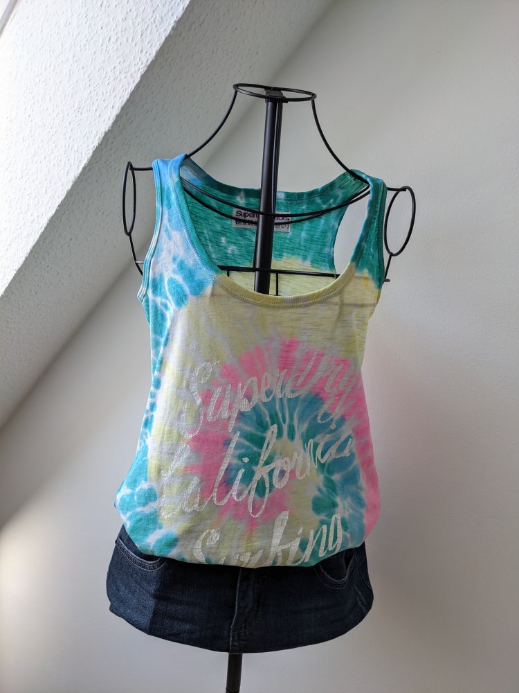 Cooles Batik-Sommershirt von Superdry