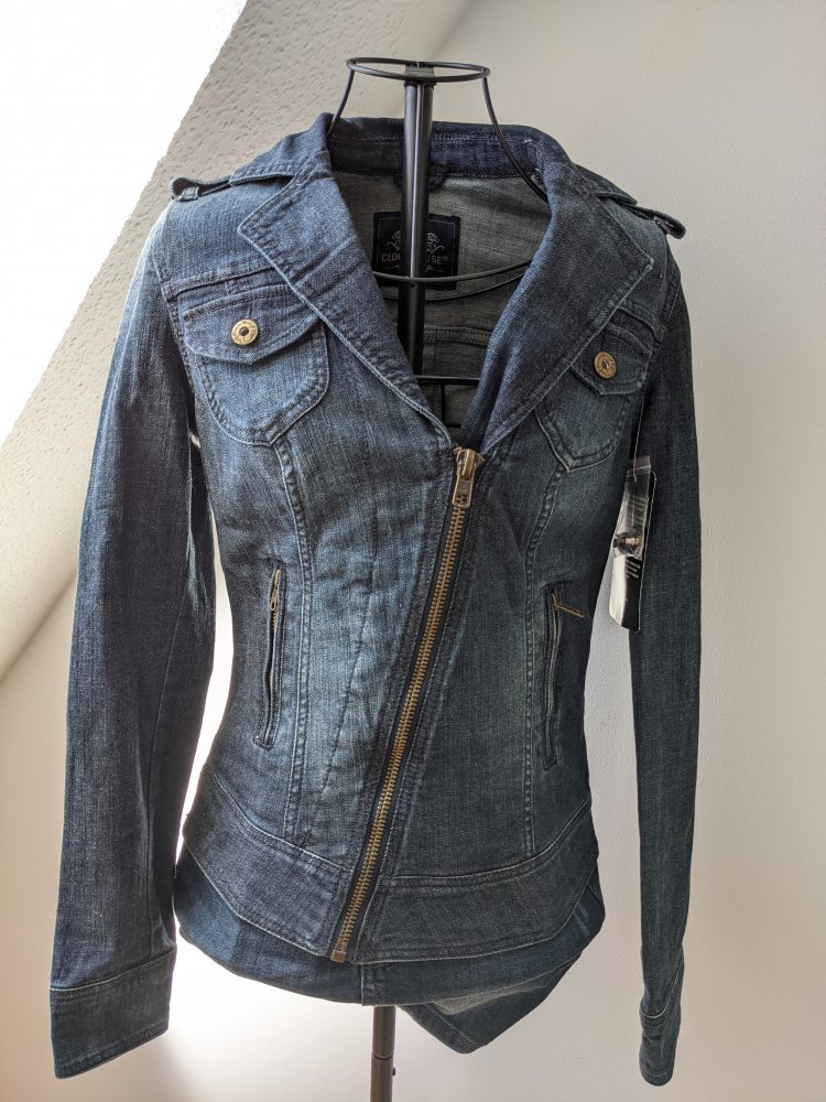 Schmal geschnittene Jeansjacke von Clockhouse