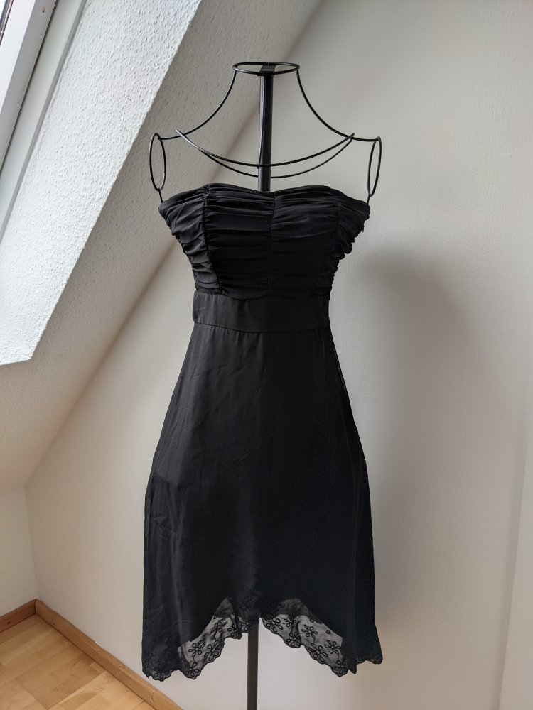 Schwarzes, trägerloses Kleid von Vila