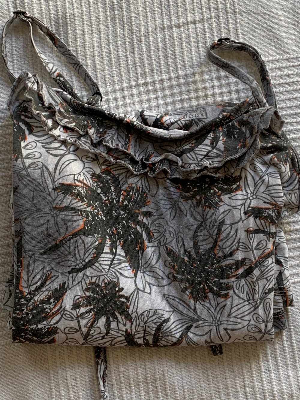 Süßer Jumpsuit mit hübschem Palmenmuster in Größe 152+ 