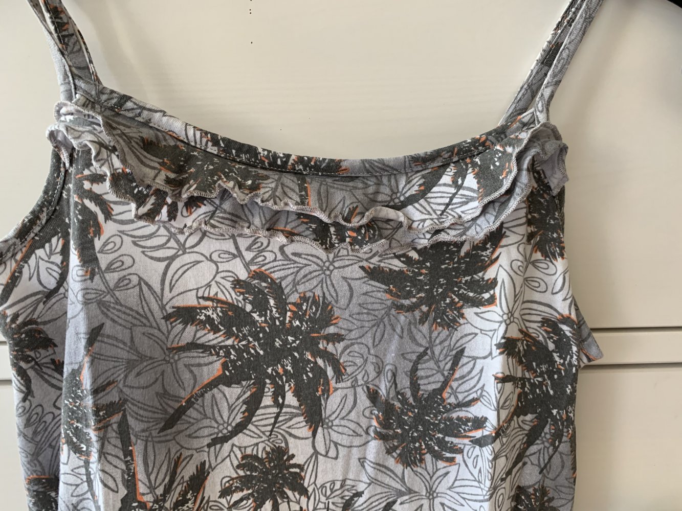 Süßer Jumpsuit mit hübschem Palmenmuster in Größe 152+ 