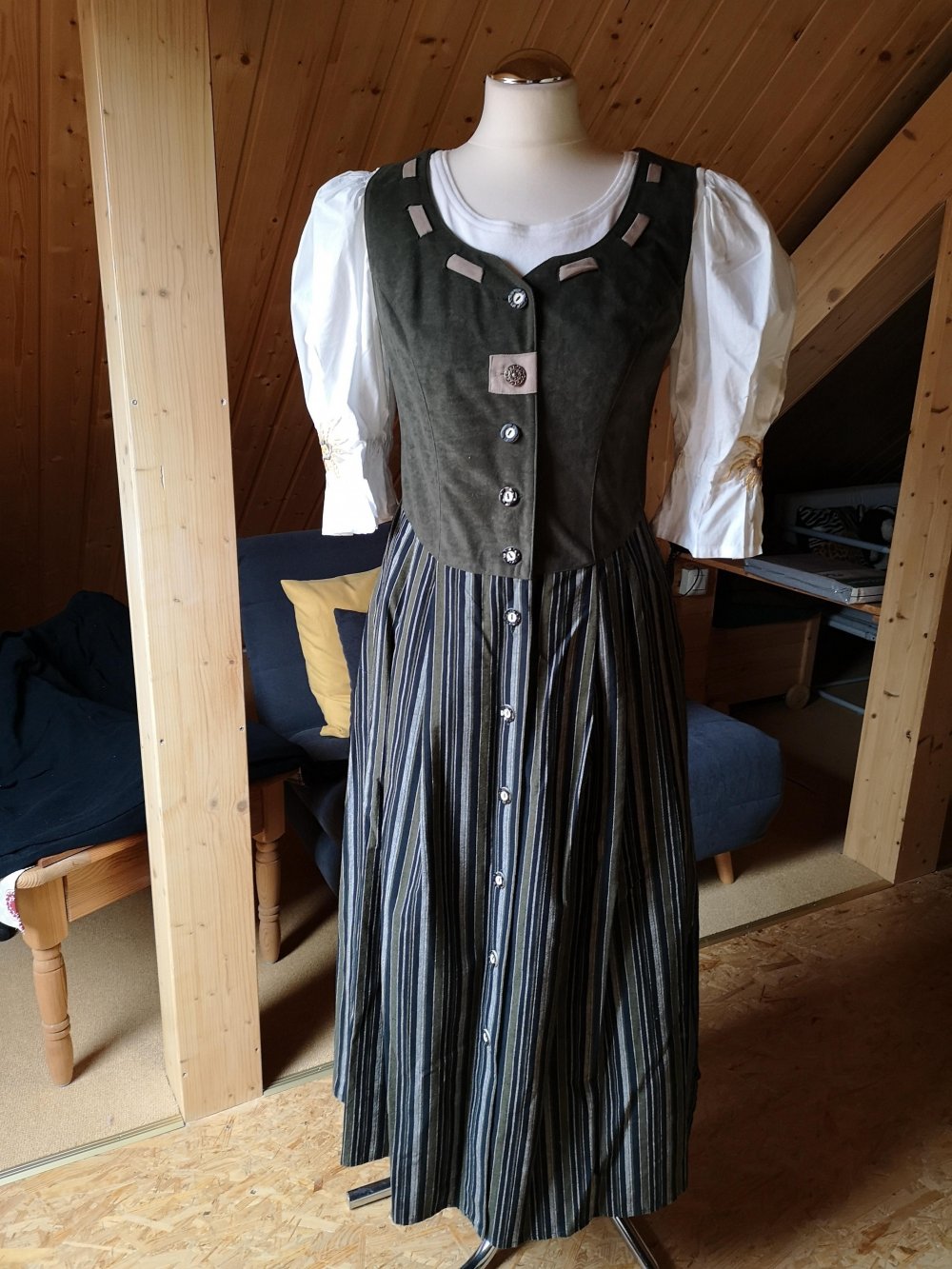 Dirndl Trachtenkleid kpl. mit Blusenshirt Edelweiß WIE NEU Folk Line Gr. 38