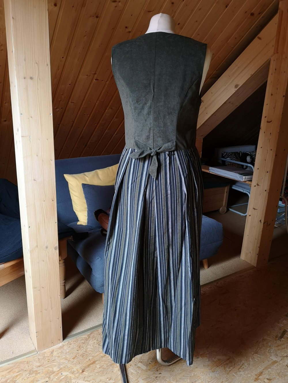 Dirndl Trachtenkleid kpl. mit Blusenshirt Edelweiß WIE NEU Folk Line Gr. 38