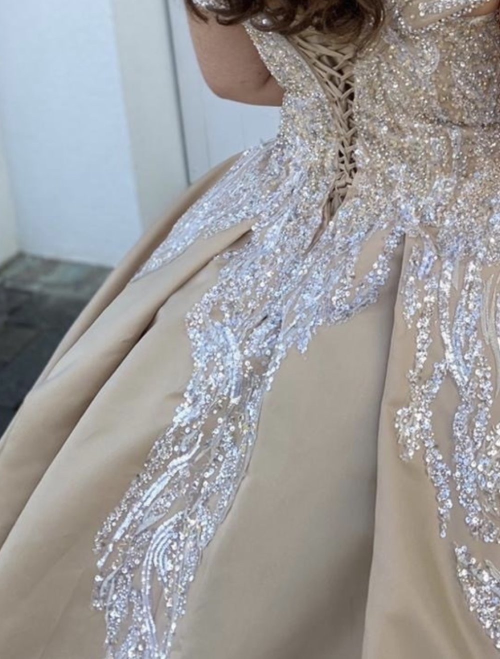 BALLKLEID ?