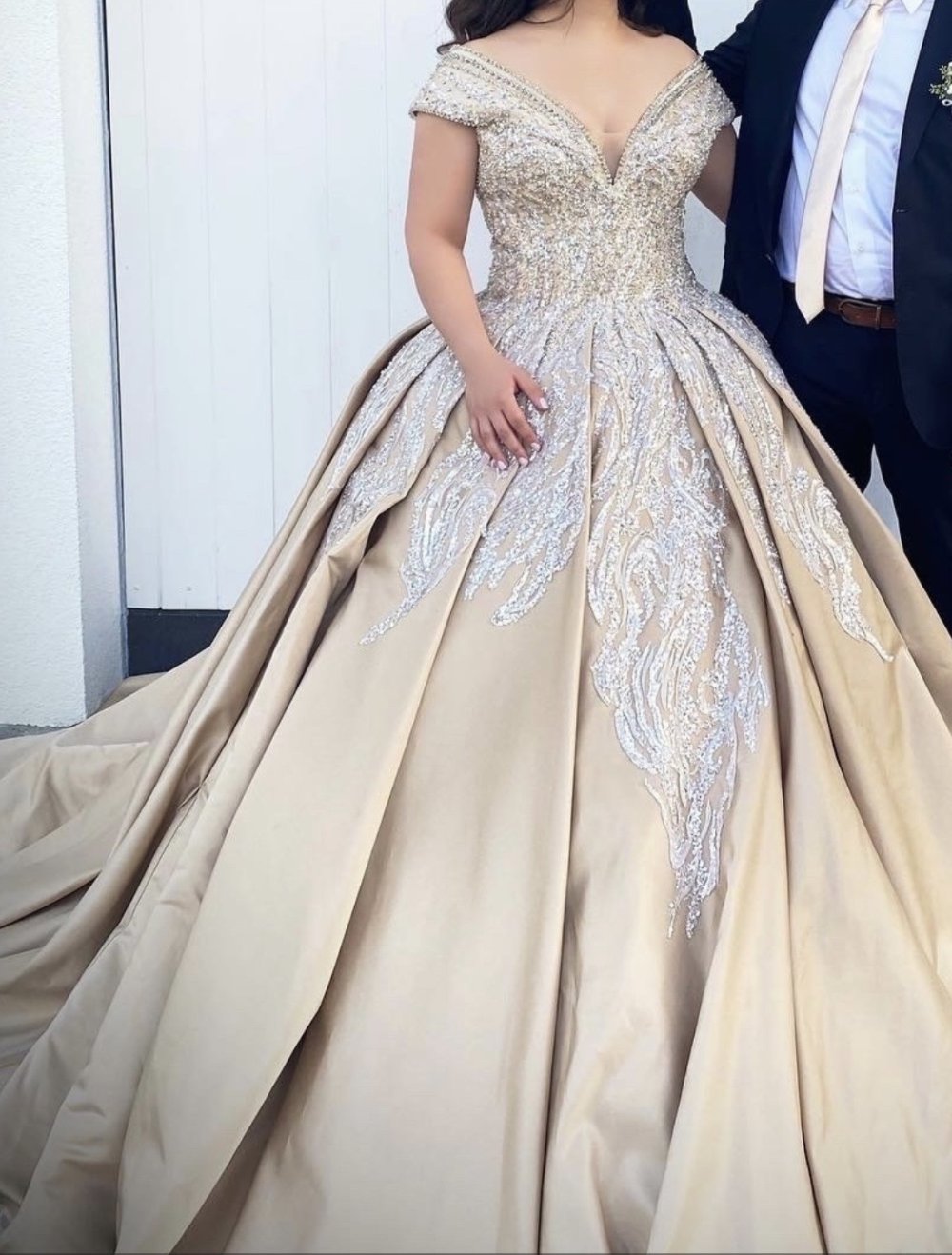 BALLKLEID ?