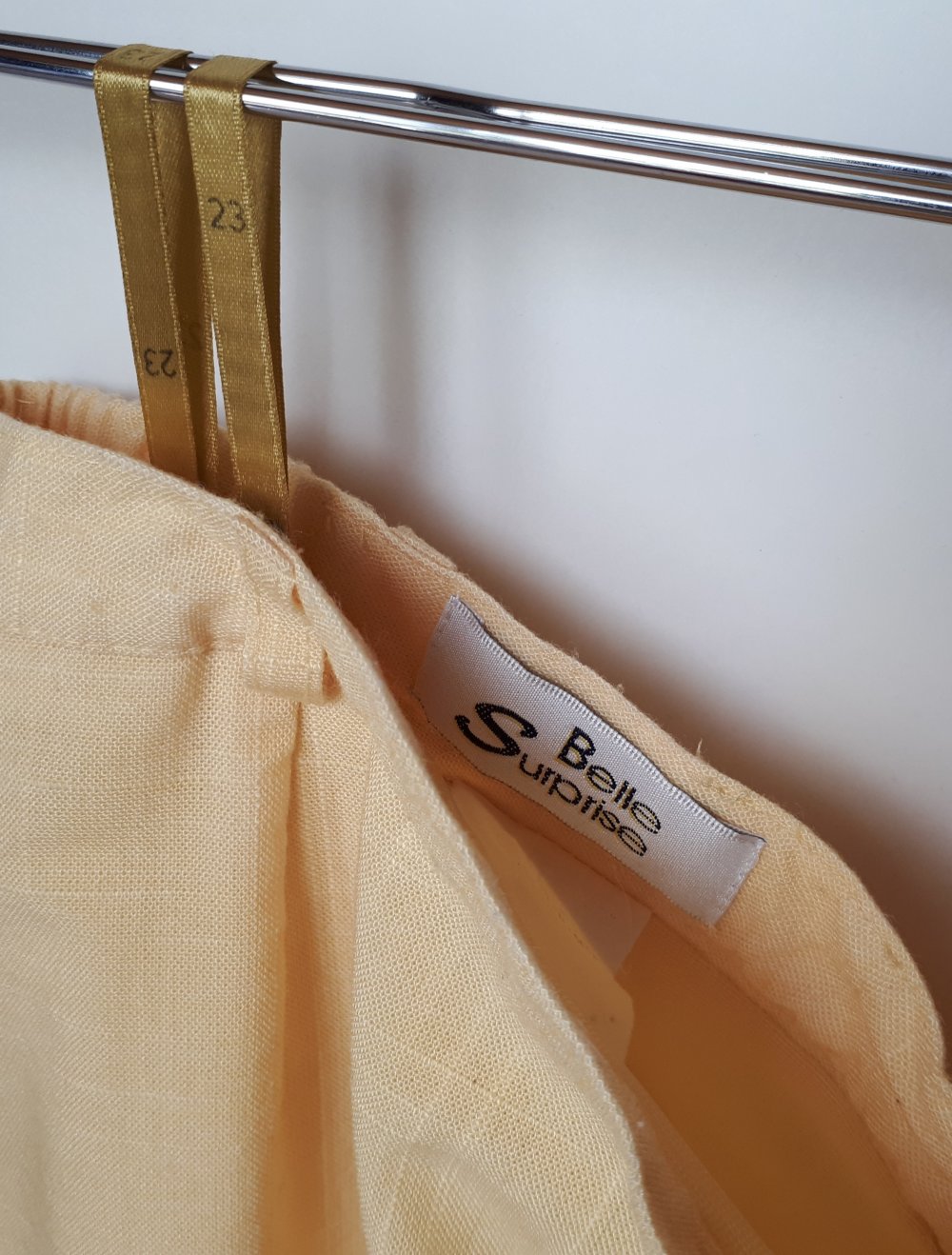 Gelber Rock Größe ca 42 44 L XL Marke Belle Surprise Midirock halblang