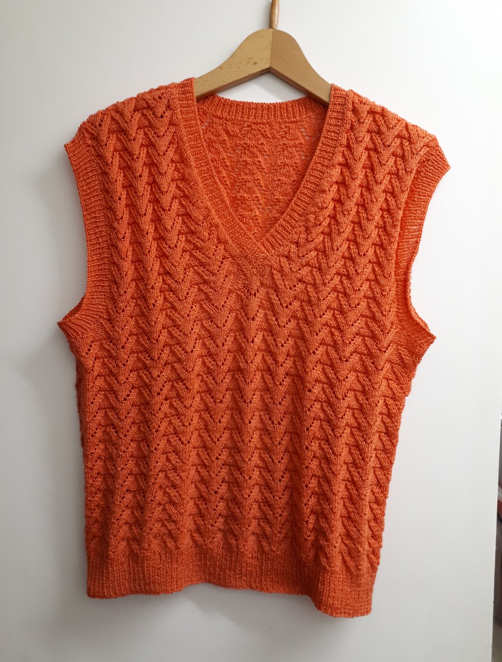 Orangener Pullunder Stricktop mit V-Ausschnitt Strickshirt Strickpullover orange