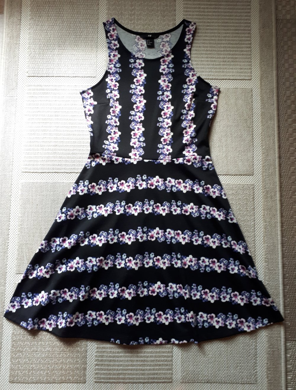 Sommerkleid von H&M Gr S 36 38 schwarz Blumenkleid Skaterkleid A-Linie