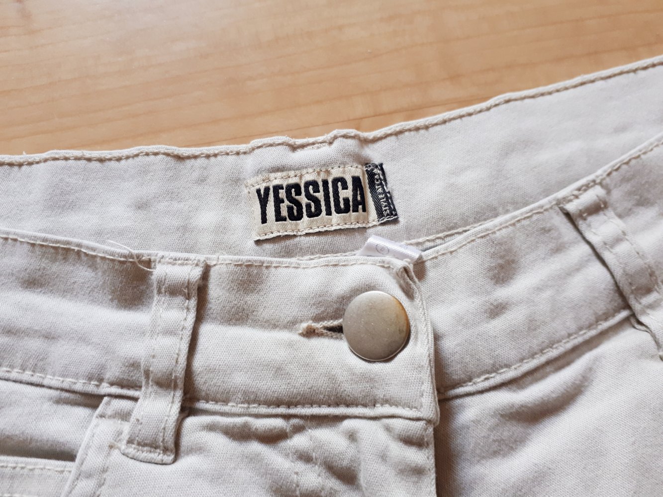 Helle Damenhose Größe 20 40 M L beige creme Marke Yessica C&A Hose Schlaghose Kurzgröße