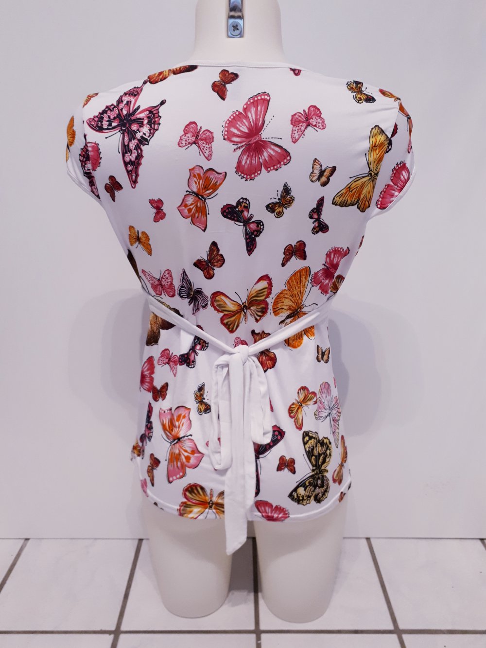Shirt mit Schmetterlingen und Schleife weiß rosa orange Viskose