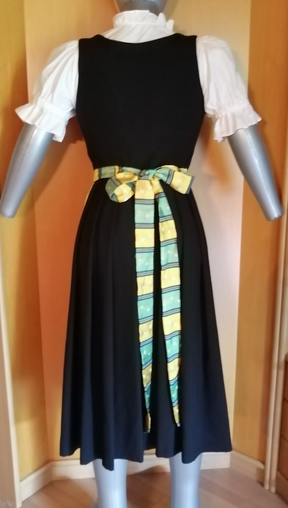 Hochalm Dirndl & Country Line Bluse