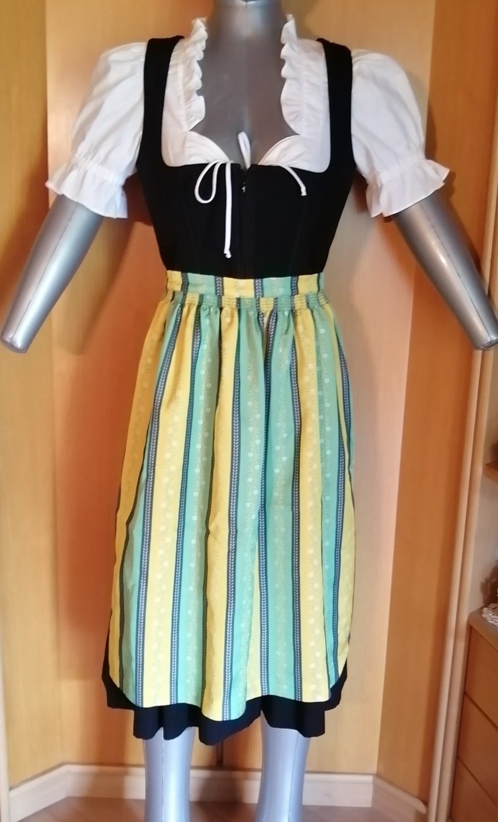 Hochalm Dirndl & Country Line Bluse