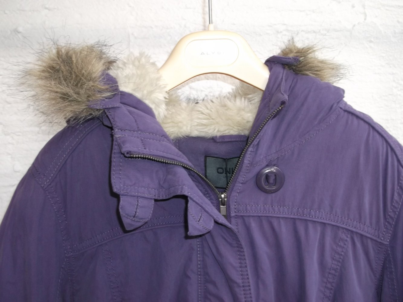 ONLY Winterjacke lila mit Kapuze - Größe 44 bzw. L