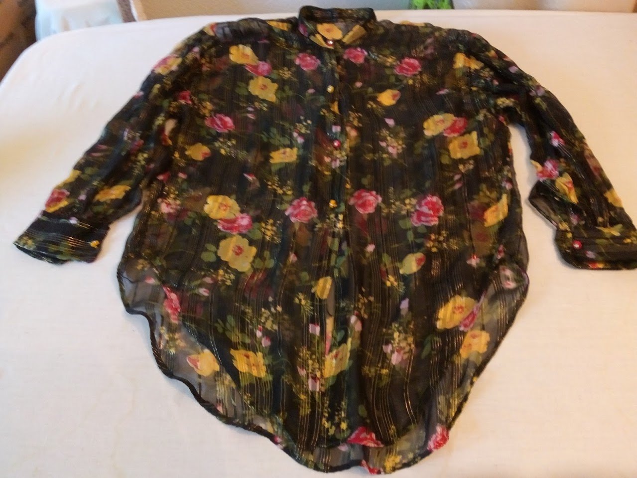 Lange hauchdünne Bluse mit Goldfaden und Blumenmuster, genäht, Gr. 36/38, schwarz bunt,