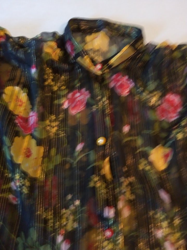 Lange hauchdünne Bluse mit Goldfaden und Blumenmuster, genäht, Gr. 36/38, schwarz bunt,