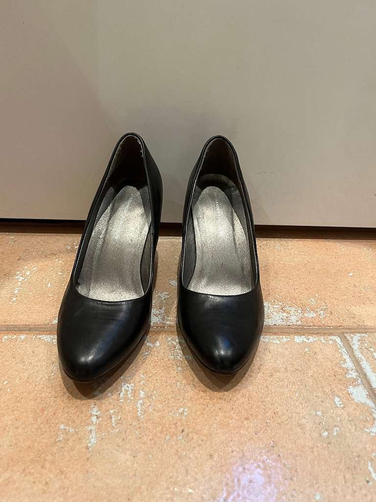 schwarze Pumps