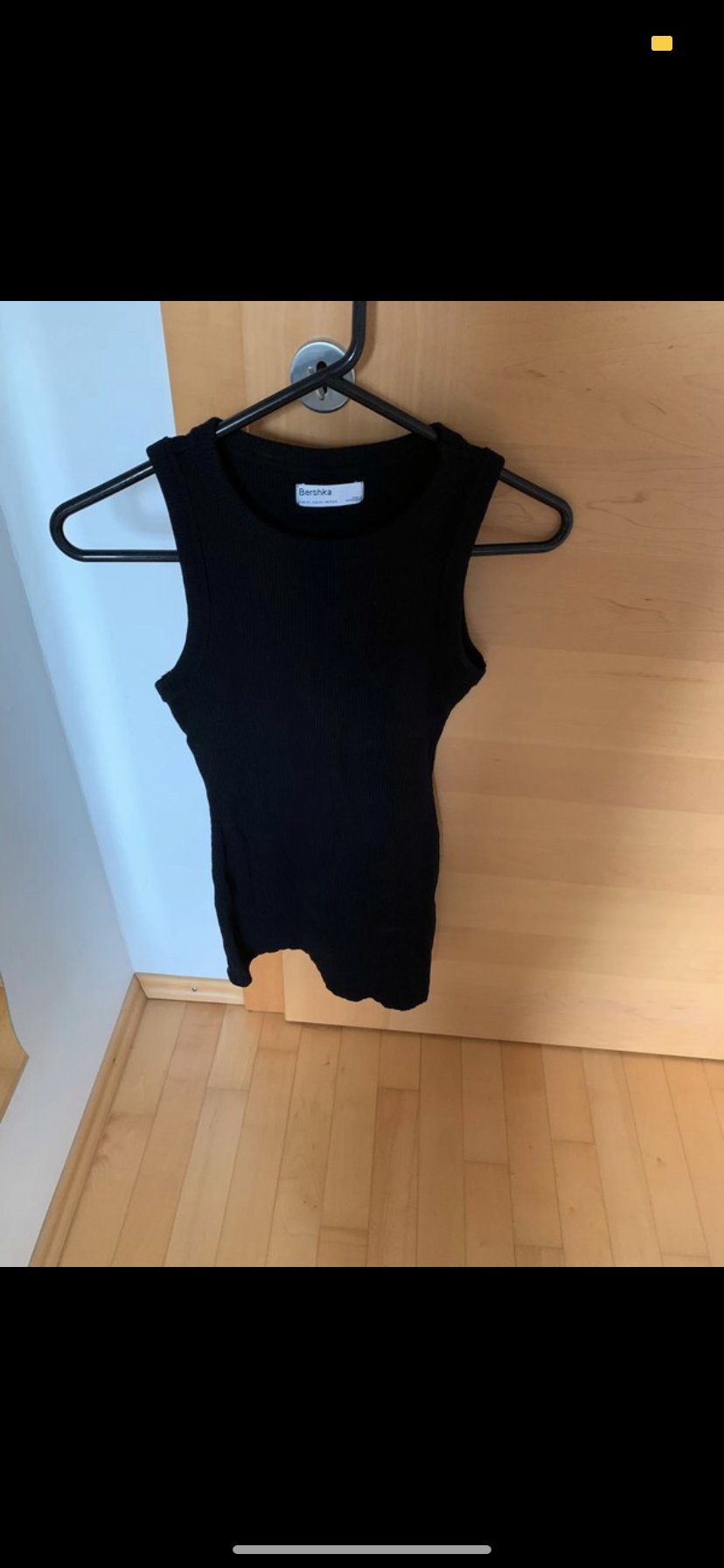 Schwarzes enges Kleid 