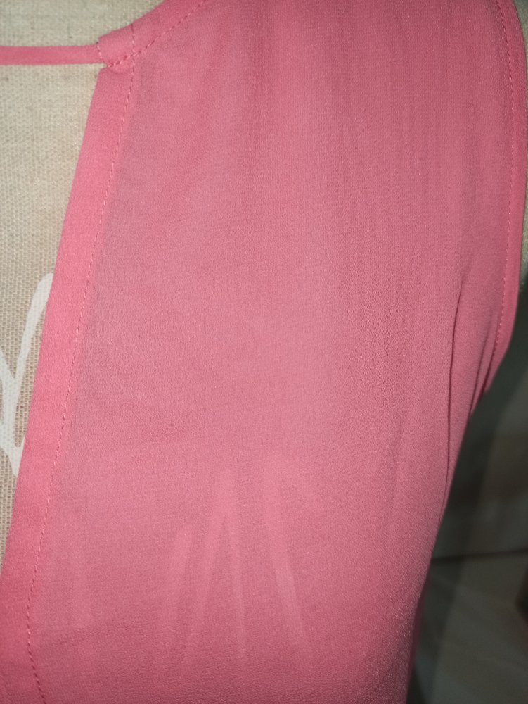 Neue Sommerbluse ohne Ärmel