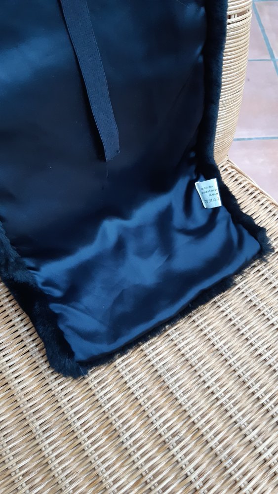 Schimmernder Schal in Schwarz