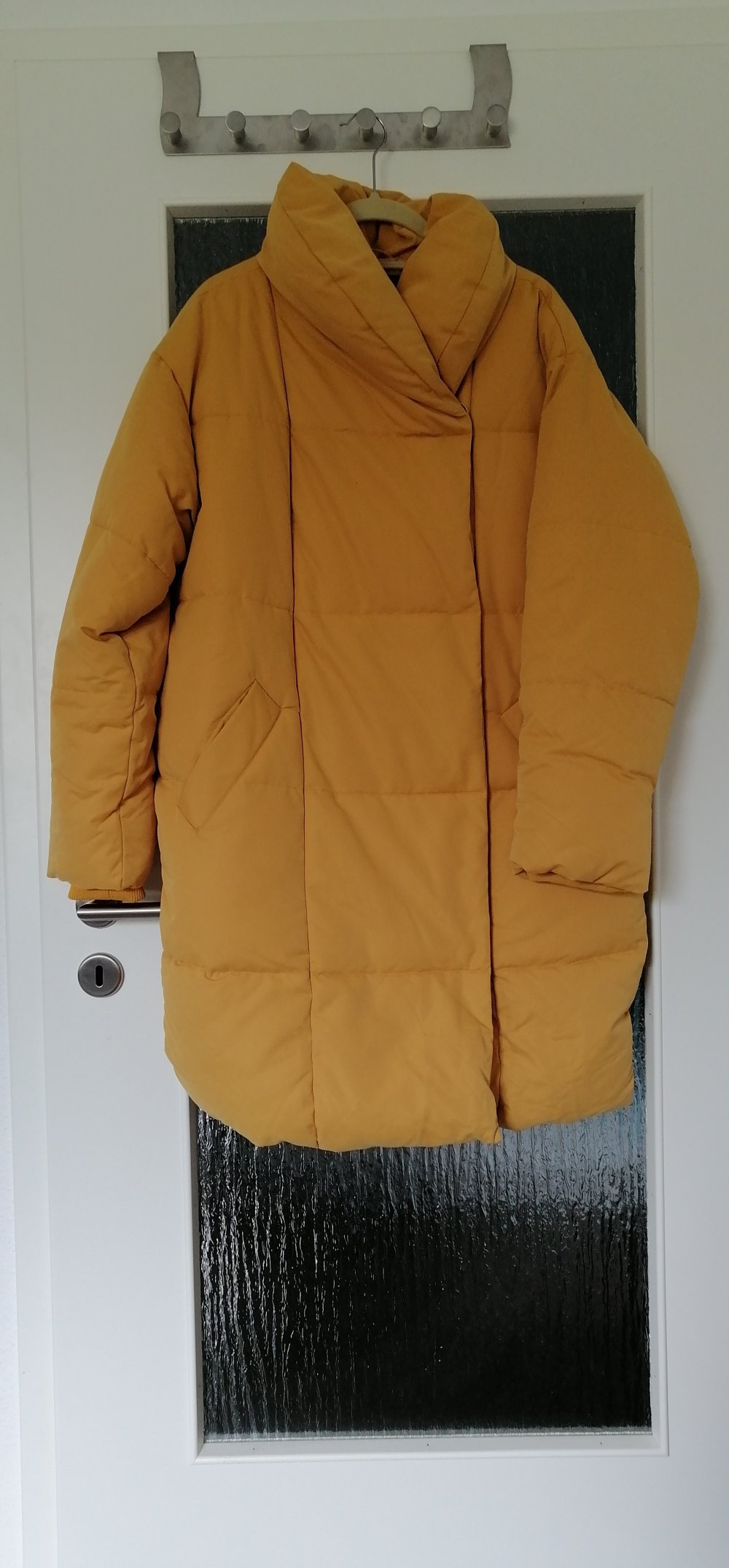 Gelber Wintermantel