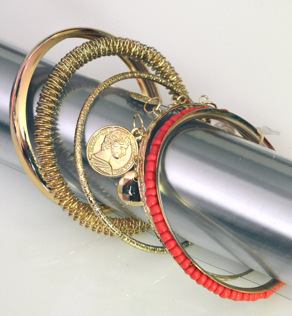 5 verschiedene Armreifen, 