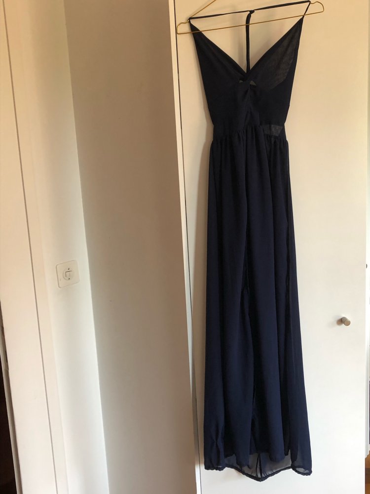 Langes dunkelblaues Kleid