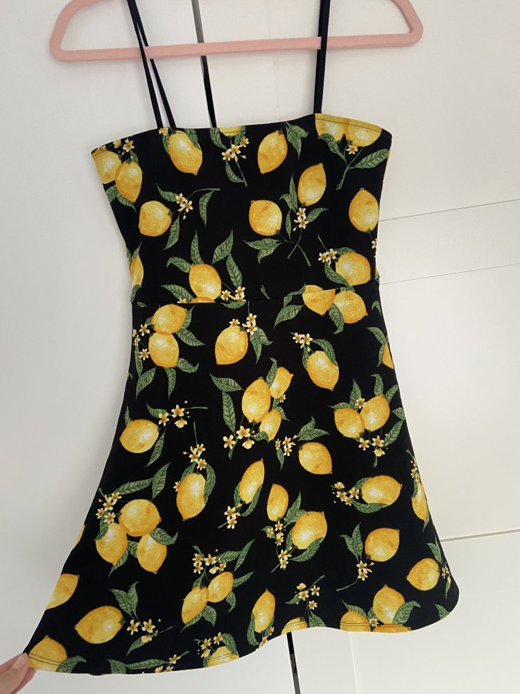 Kleid mit Zitronen 