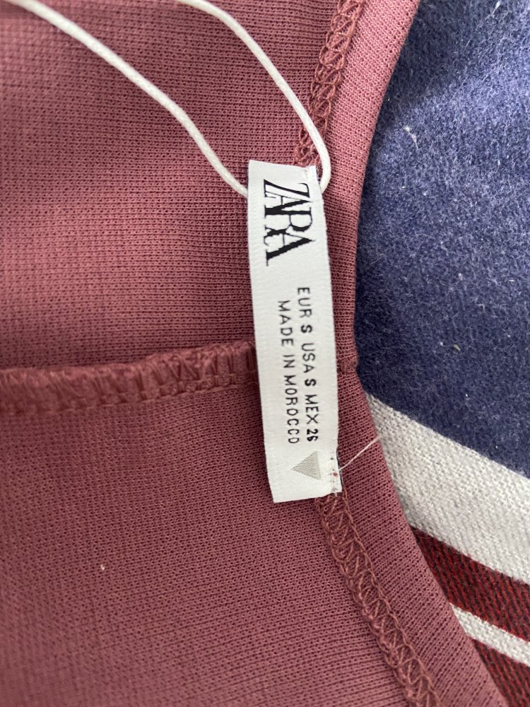 Kleid mit Kräuseln in der Mitte