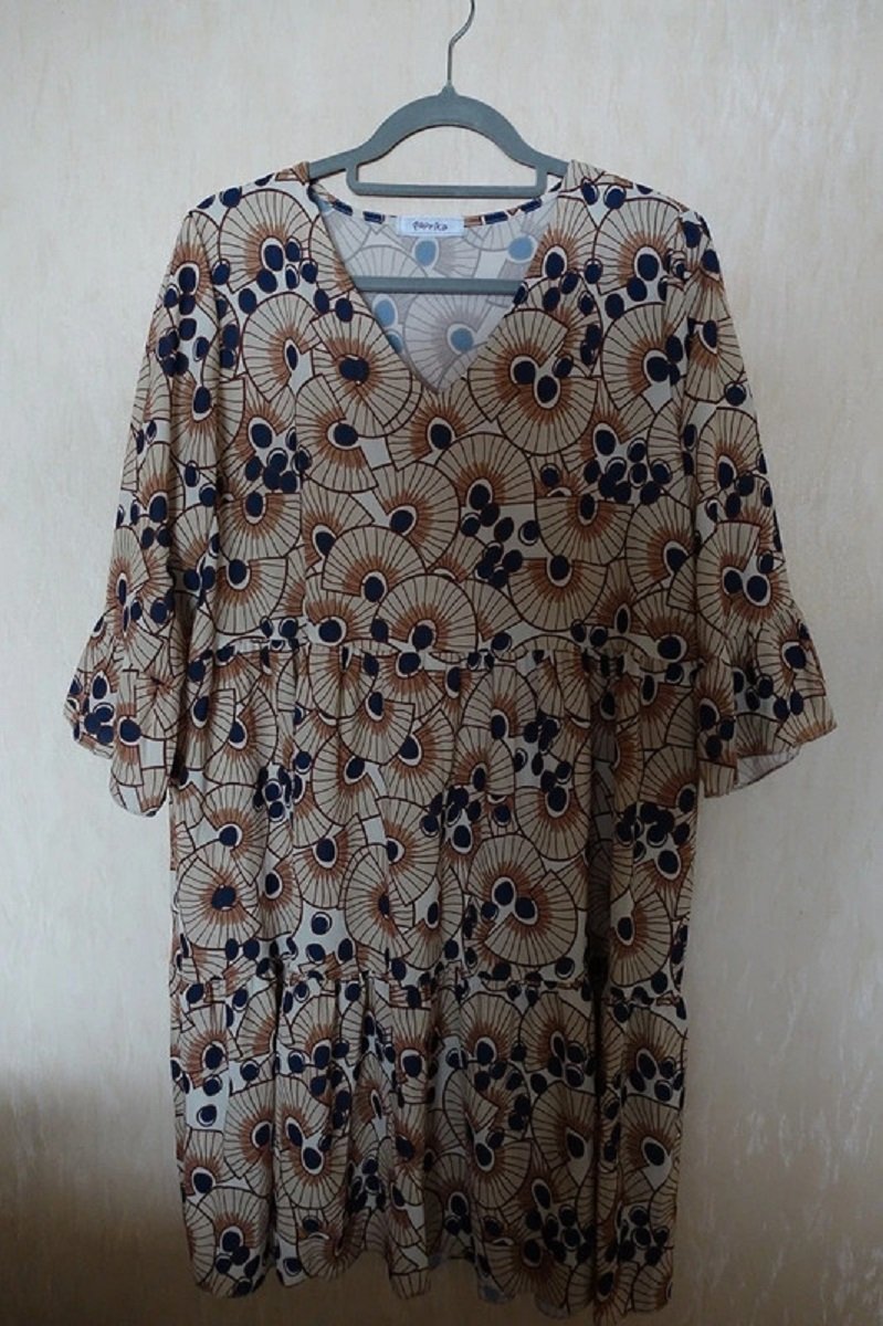Paprika Damen Marken Sommer Stufen- Kleid Gr.44 braun beige gepunktet