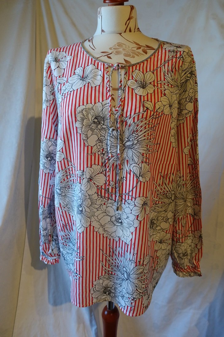Bonita Damen Bluse Gr.44 rot weiß grau gestr. Blumen Glitzer