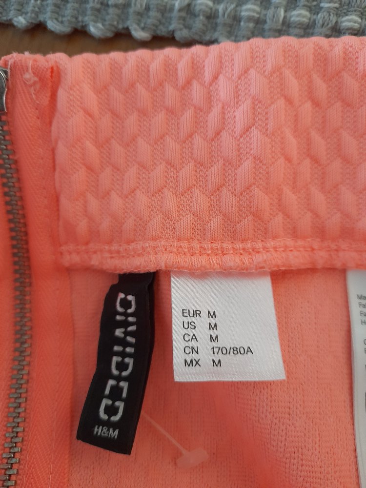 H&M sehr schöner Rock wie NEU