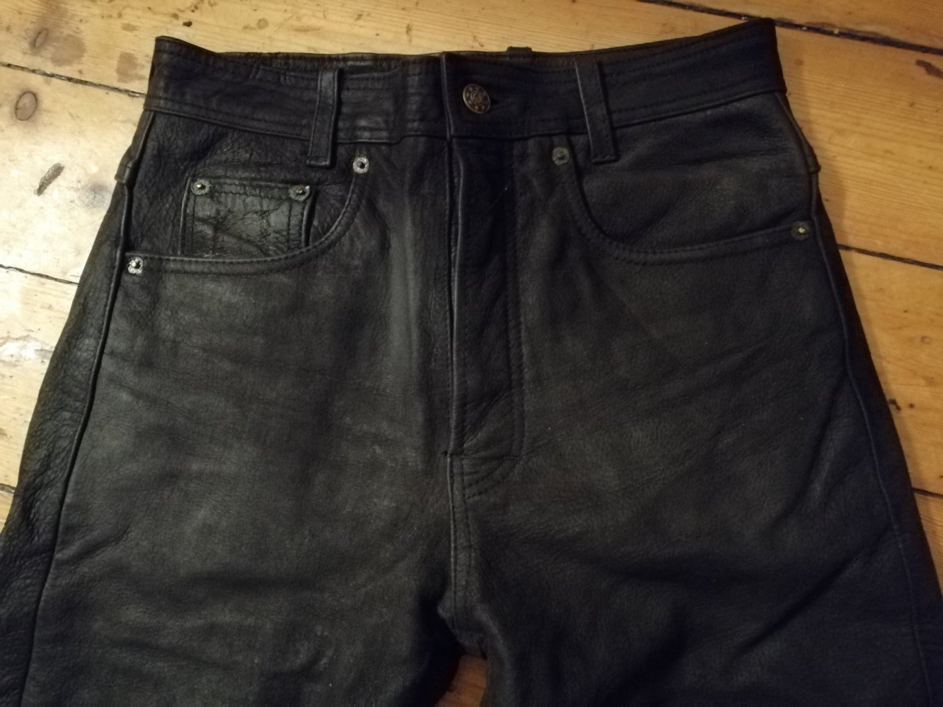schwarze Nubuklederhose 5-Pocket-Style Größe 29