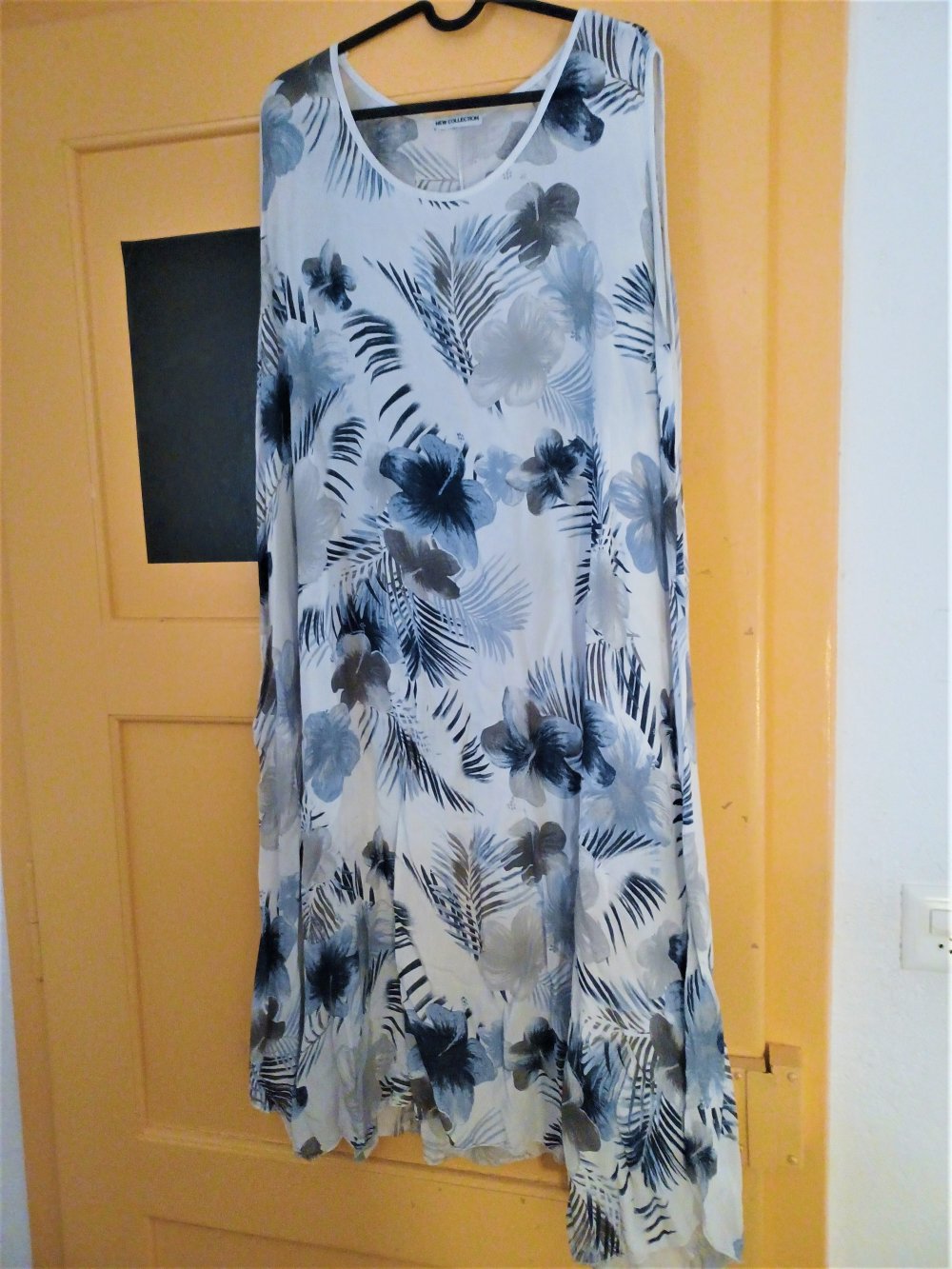 leichtes blau/weiss geblümtes Kleid