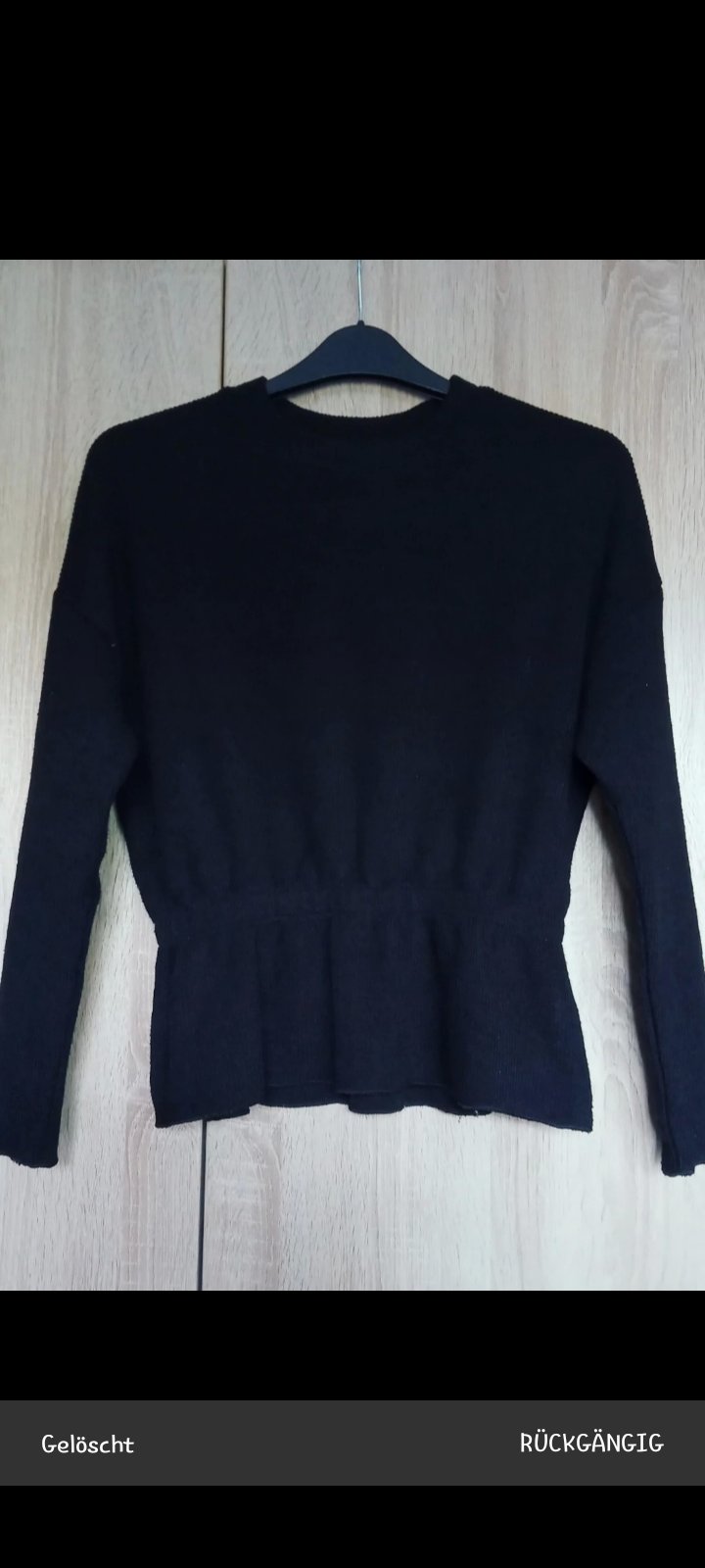 Schwarzer Pullover