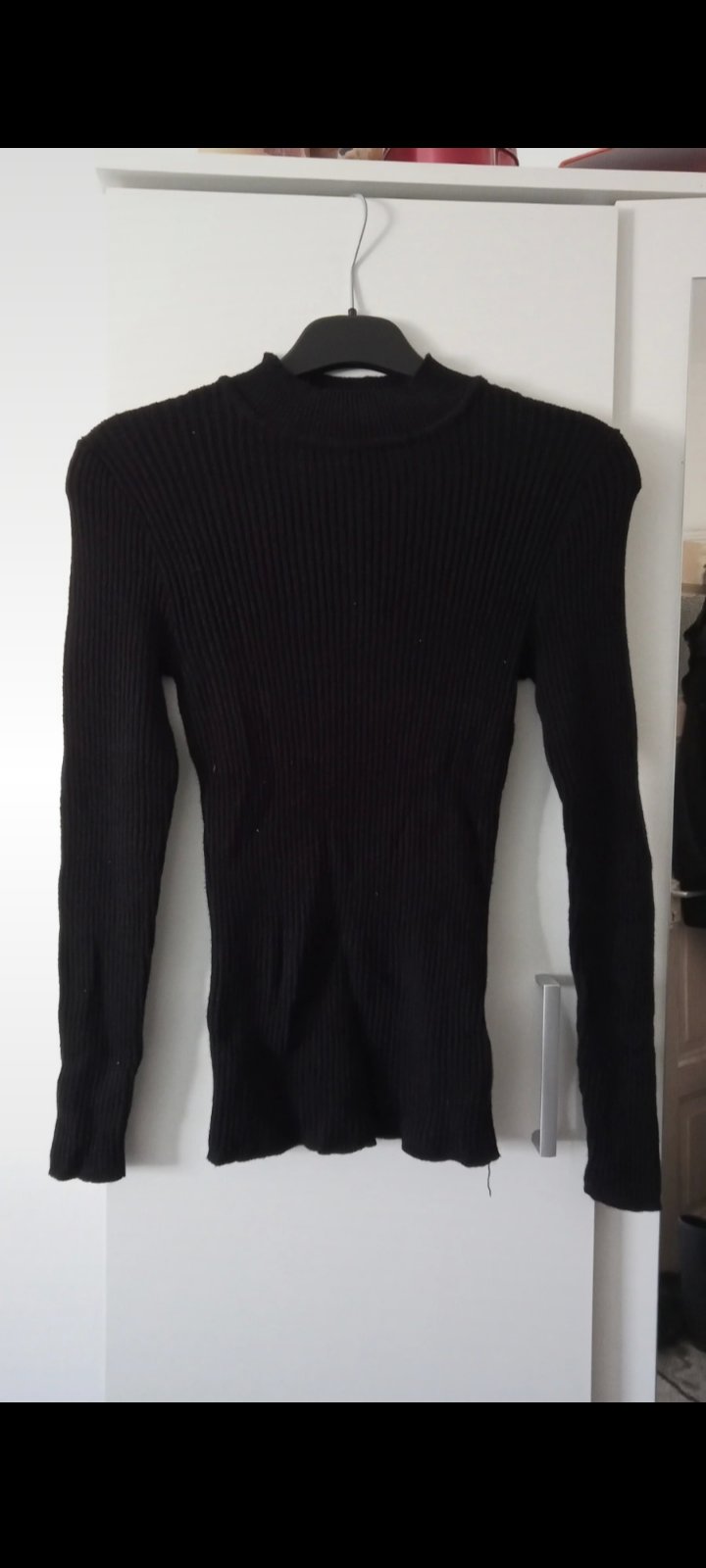 Schwarzer Pulli