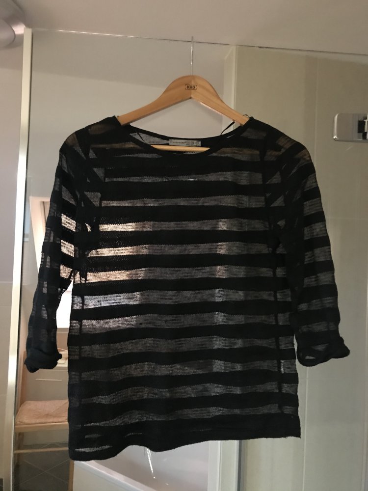 Schwarzes Shirt