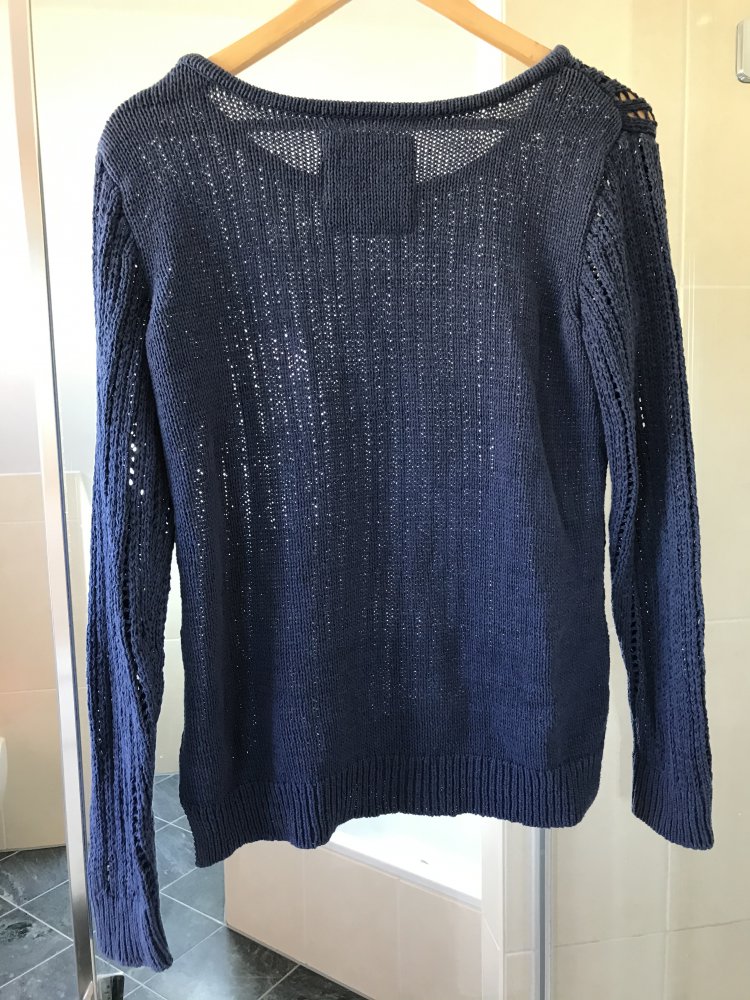 Dunkelblauer Pulli Grobstrick