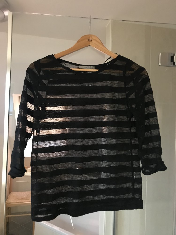Schwarzes Shirt