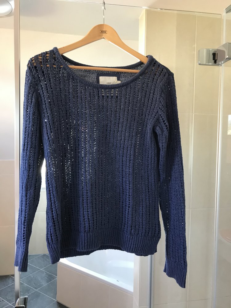 Dunkelblauer Pulli Grobstrick