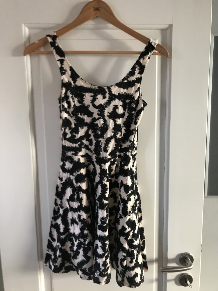 Gemustertes Kleid 
