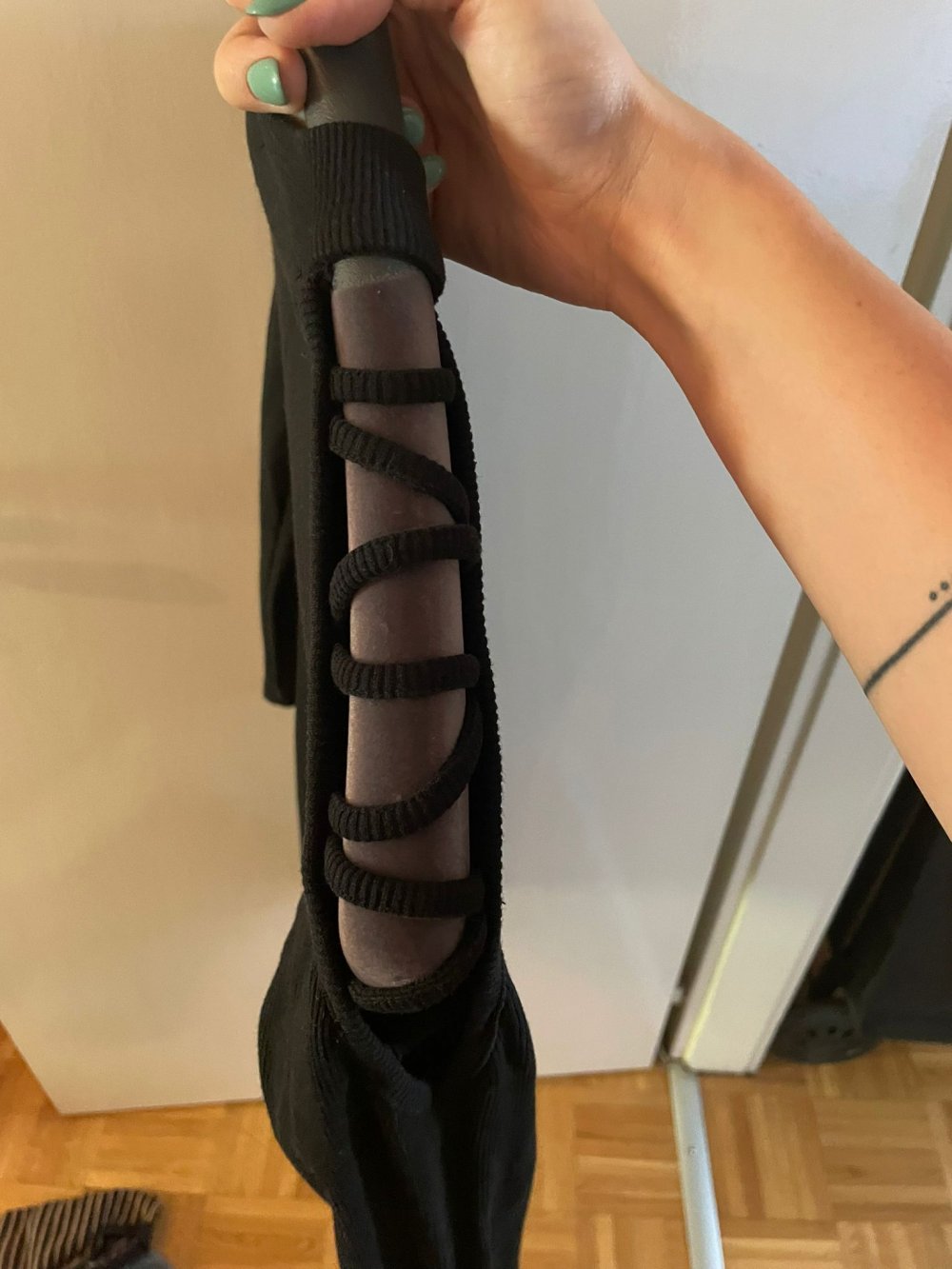 Schwarzes Kleid
