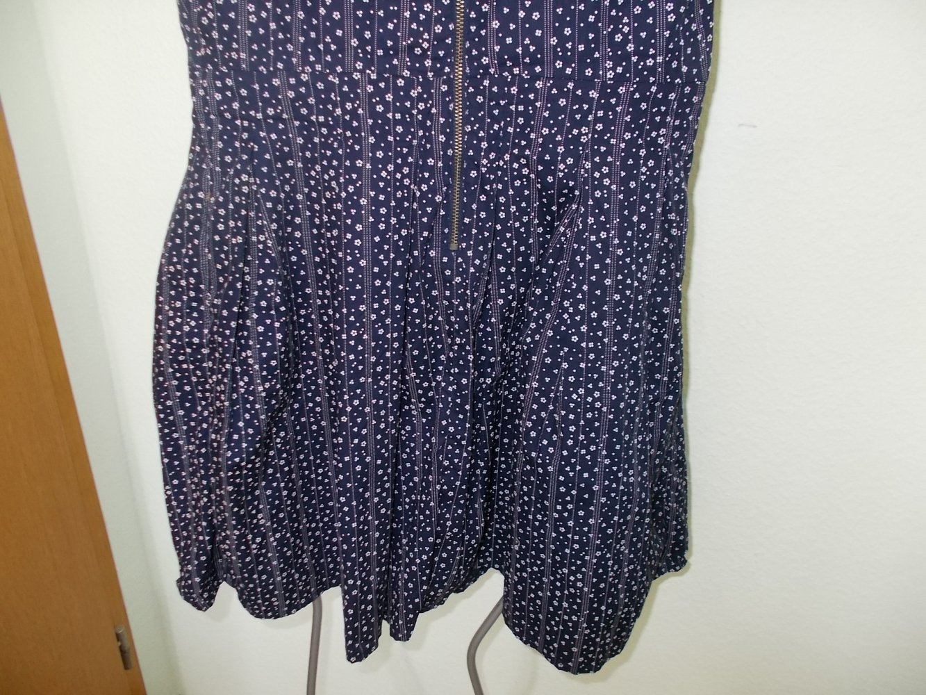 blaues Kleid weiß geblümt, Gr. 38, von Clockhouse
