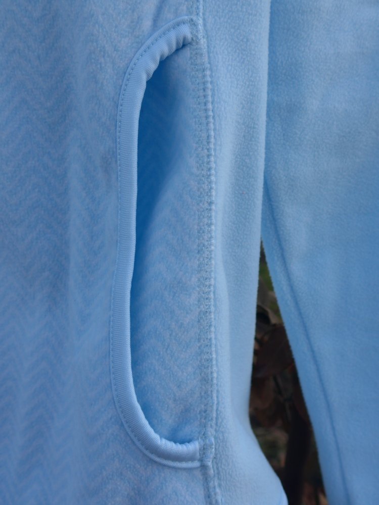 Wunderschöne Fleece-Jacke in Fischgrätenmuster von Tcibo mit Stehkragen und Eingrifftaschen Gr. L
